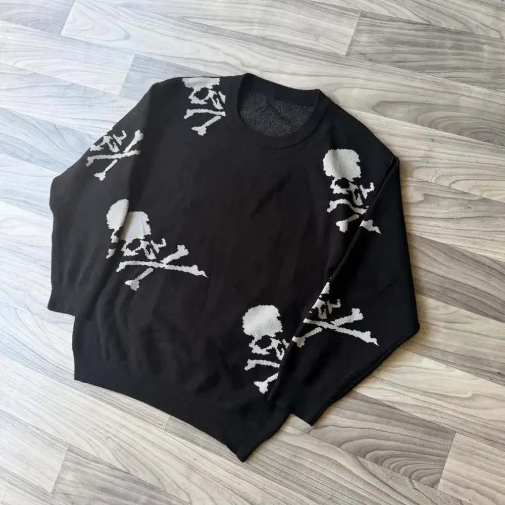 Vintage Y2K Skull and Crossbones Graphic Crewneck Sweater